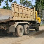 Warga Protes Debu Dampak Hilir Mudik Truk Proyek