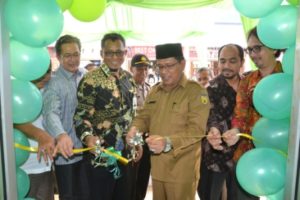 Wawako Resmikan Kacab BPRS Hikmah Wakilah Ulee Kareng