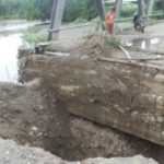 Oprit Jembatan Jiem-Jiem Ambruk, Masyarakat Gunakan Jalur Alternatif