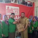 Alumni 92 Jeumpa Puteh Serahkan Bantuan ke BFLF Aceh