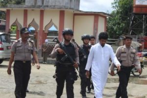 Hukum Cambuk Terpidana Judi di Subulussalam Dijaga Ketat Polisi