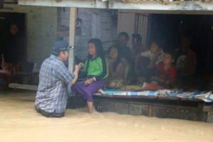 Tim Ogek Anas Sambangi Korban Banjir di Sultan Daulat