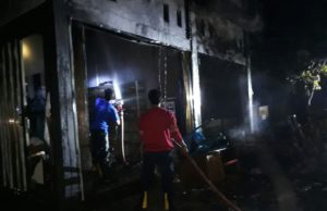 Satu Kios di Seulimeum Terbakar, Pemilik Dilarikan ke Rumah Sakit