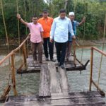 Ribuan Warga Nagan Bertaruh Nyawa di Jembatan Gantung Ini