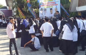 Saat Dilantik, Tenaga Penyuluh KKBPK Asik Mengobrol dan Selfi