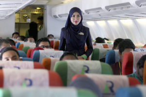 Pramugari berjilbab.