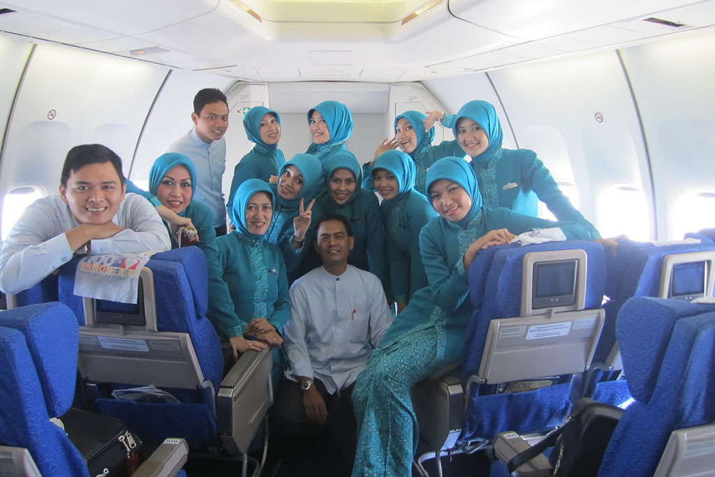 Pramugari Garuda berjilbab