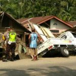 Mobil Pick Up Tabrak Warung Warga di Bukit Meutuah