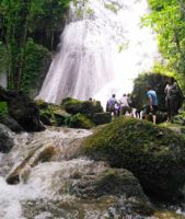 Pesona Air Terjun Ceuraceu Embon Kian Memikat Hati Pengunjung
