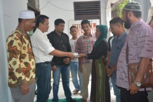 Nek Nuraini Terima Jatah Bantuan CSR Perusahaan Rp 5 Juta