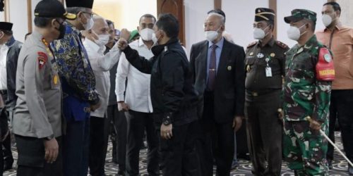 Gubernur Nova Iriansyah bersama Forkopimda Aceh, mengantar Menteri Dalam Negeri, Muhammad Tito Karnavian ke Bandara Sultan Iskandar Muda Blang Bintang, Aceh Besar, Kamis (5/11/2020). (Foto/Humas)