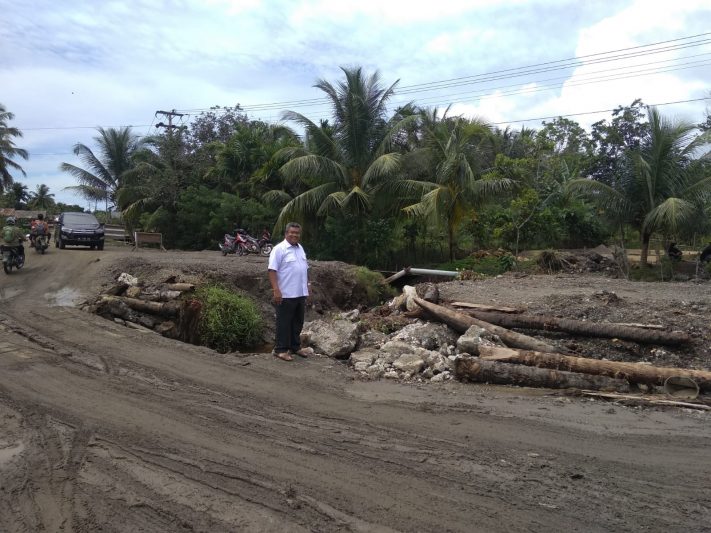 Kondisi jalan menuju Kecamatan Halafan Kondisi jalan menuju Kecamatan Halafan