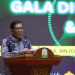 Plt Sekda Aceh Muhammad Dirwansyah Memberi Sambutan pada malam Gala Dinner International Conference on Chemical Engineering and Applied Sciences (ICChEAS) 2024, di Anjong mon Mata pendopo Gubernur Aceh, 14/10/2024.