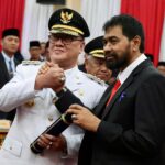Gubernur Aceh Muzakir Manaf, mengambil sumpah jabatan dan melantik Ir. H. Tagore Abubakar sebagai Bupati Bener Meriah, dan Ir. Armia sebagai Wakil Bupati Bener Meiah periode 2025-2030, pada Rapat Paripurna DPRK Bener Meriah , di Gedung DPRK Bener Meriah, Selasa, 18/2/2025. Foto: Biro Adpim