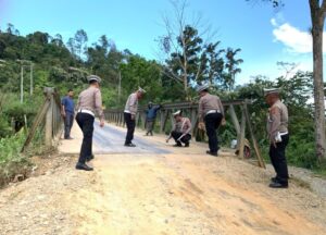 Satlantas Polres Lhokseumawe saat petakan jalan rawan laka dan kemacetan jelang arus mudik. Foto: Satlantas Polres Lhokseumawe.