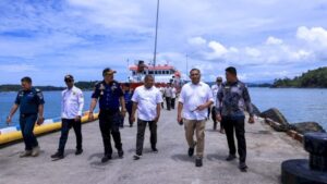 Kadishub Aceh, Teuku Faisal, saat melakukan kunjungan kerja ke Kantor UPP Kelas III Calang, Aceh Jaya. Foto: Dok. dishub aceh