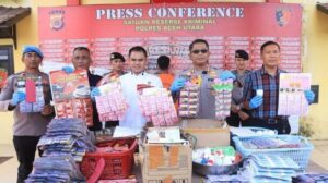 Konferensi pers pembongkaran kasus obat-obatan dan jamu palsu. Foto: Dok. Polres Aceh Utara