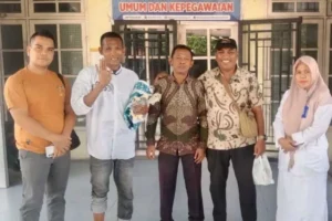 Serah terima ODGJ dari RSJ Banda Aceh di Dinas Kesehatan Kabupaten Aceh Timur, Minggu (23/3/2025) Foto: ANTARA/HO-Dok Dinkes Aceh Timur