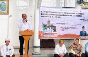 Pembukaan kegiatan bimbingan manasik haji Kabupaten Aceh Besar Tahun 1446H/2025 M, di Masjid Al-Faizin Lampeuneurut Aceh Besar. Foto: Dok. Kemenag Aceh Besar.