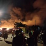Puluhan bangunan di kawasan Pasar Lamno, Kecamatan Jaya, Aceh Jaya, terbakar pada Rabu, 30 April 2025. Foto: Dok BPBA