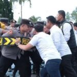 Polres Bener Meriah menggelar simulasi pengamanan aksi unjuk rasa pada Rabu (30/4/2025) di Lapangan Tribrata Polres Bener Meriah. Foto: Humas Polres Bener Meriah