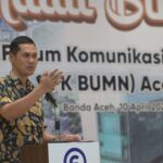 Plt. Sekda Aceh, M.Nasir menyampaikan sambutan pada halal bihalal FK BUMN Aceh di gedung Landmark BSI Aceh, 10/4/2025. Foto: Humas Pemerintah Aceh.
