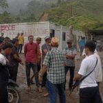 Ratusan warga Simpang Tiga Manggamat, Kecamatan Kluet Tengah, Aceh Selatan, menggeruduk lokasi tambang Koperasi Serba Usaha (KSU) Tiega Manggis dan PT Pinang Sejati Utama (PSU). Foto: dok warga.