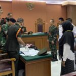 Sidang dakwaan oknum TNI AL Dedi Irawan. Foto: AJNN/Sarina.