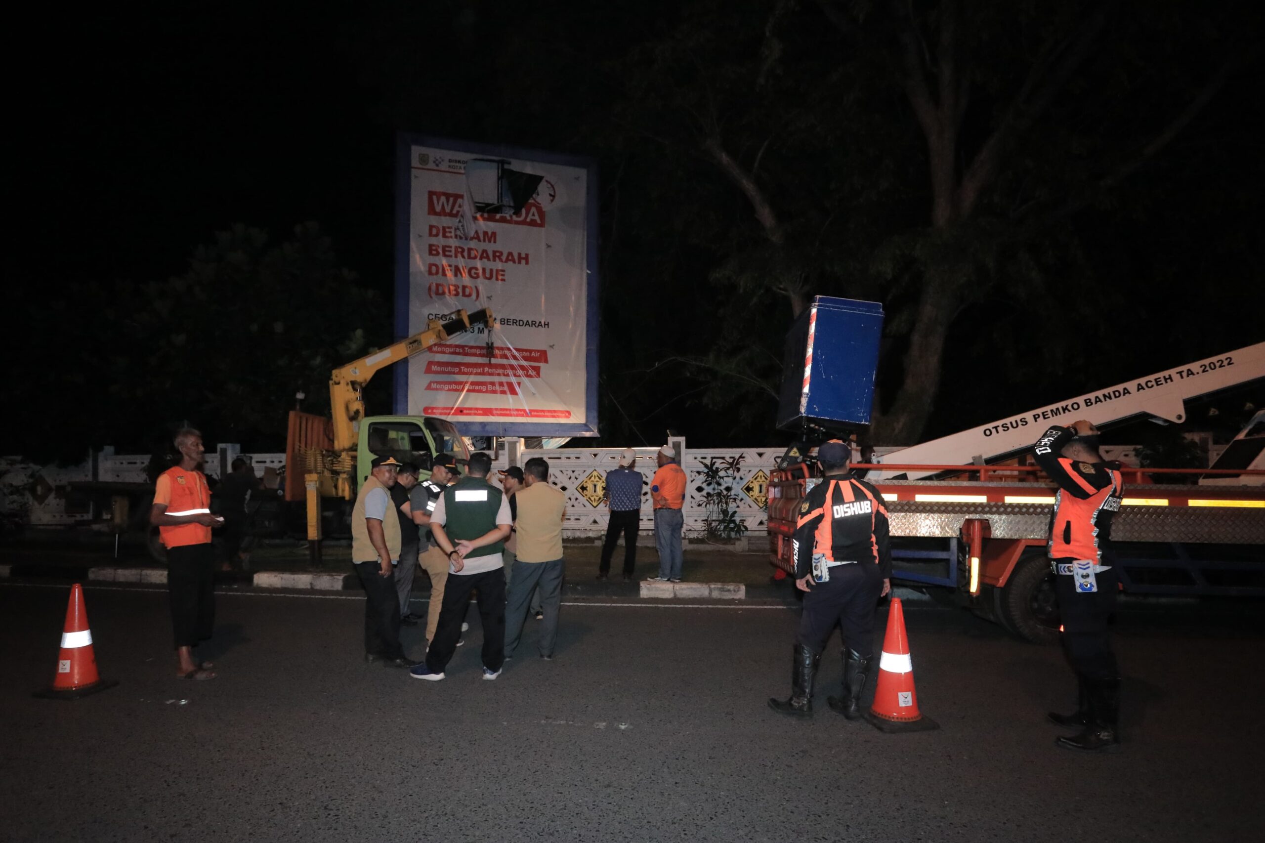 Wali Kota Illiza Kembali Lakukan Penertiban Baliho Ilegal di Banda Aceh