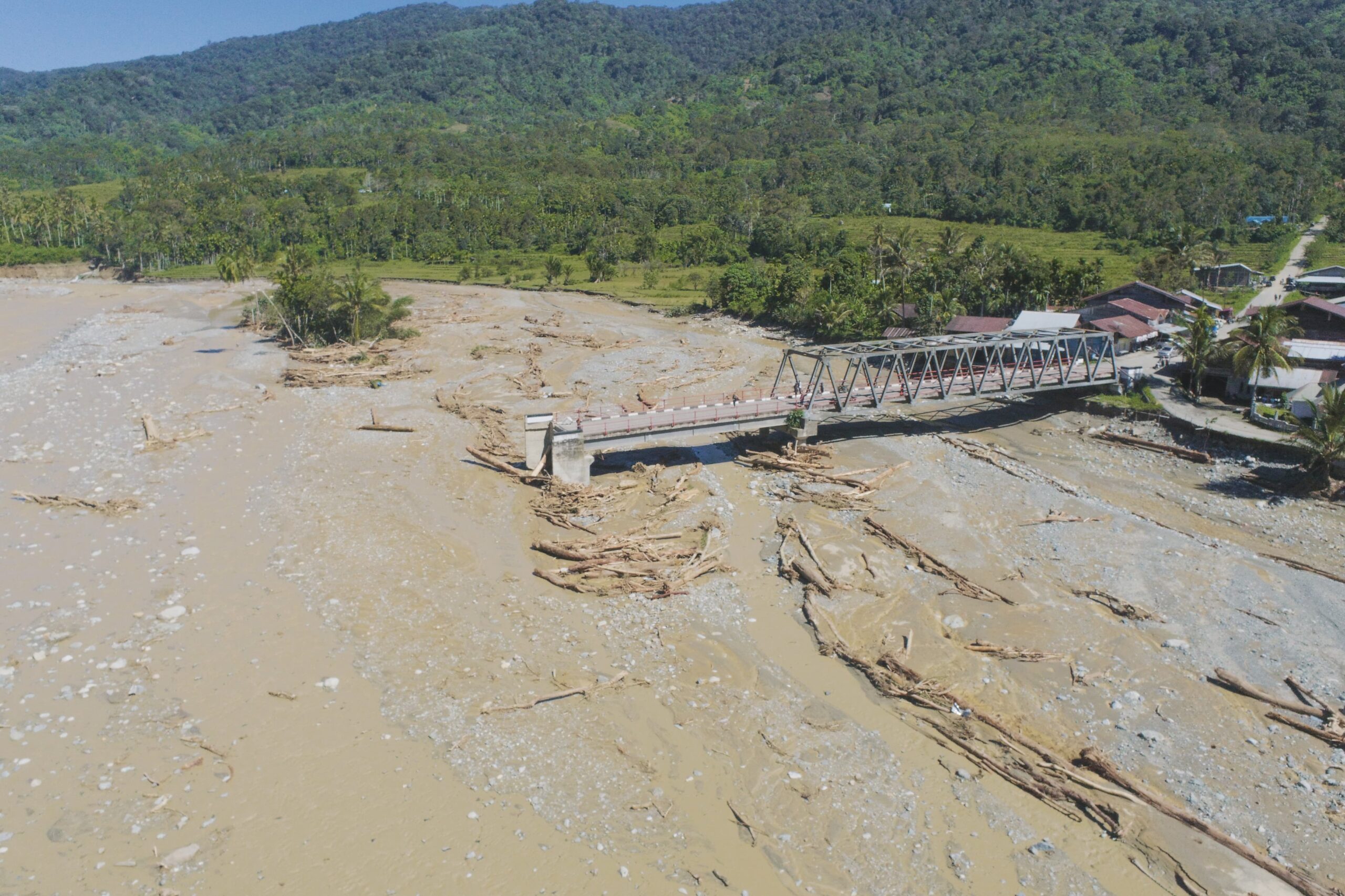jembatan putus akibat longsor dan banjir di Nagan Raya